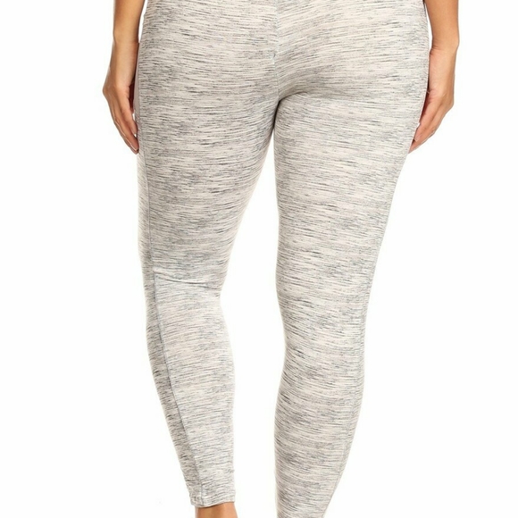 Women's Plus Size Leggings with Pockets - Picture 3 of 5